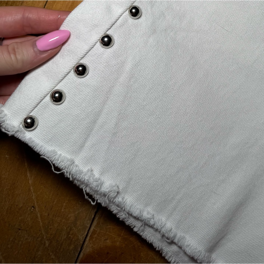 Vigoss White Studded Jean Shorts 7/28 NWT - Picture 7 of 7